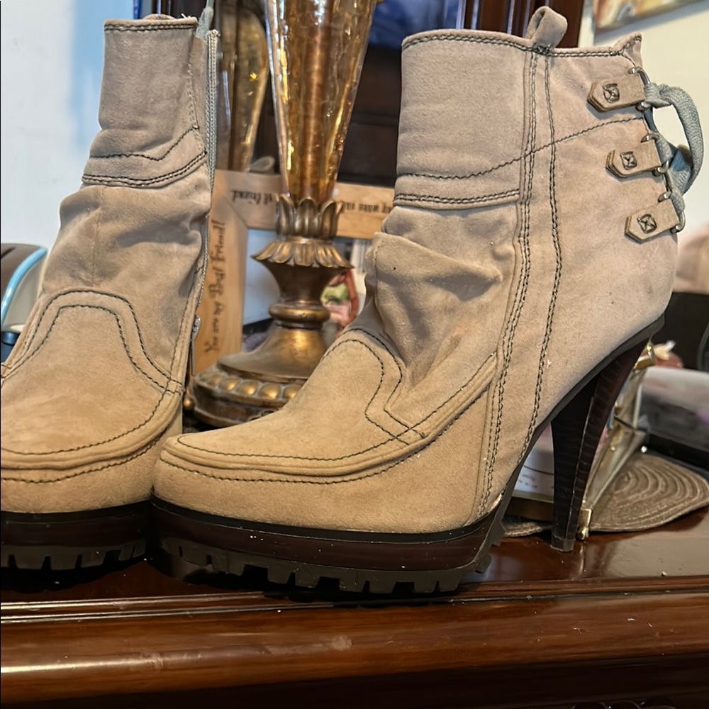 Stylish Women's Tan Ankle Boots